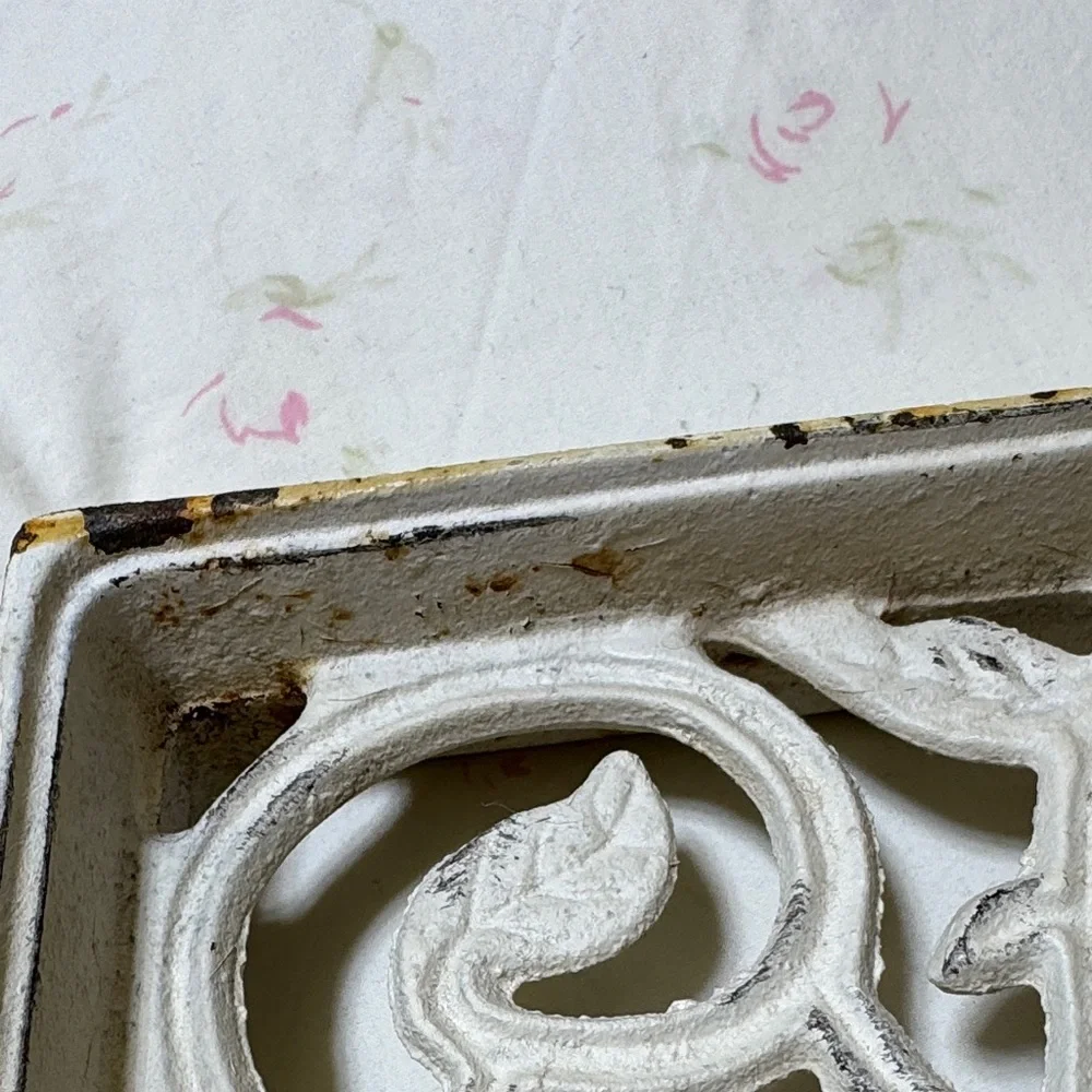 Vintage White Floral Wall Bracket